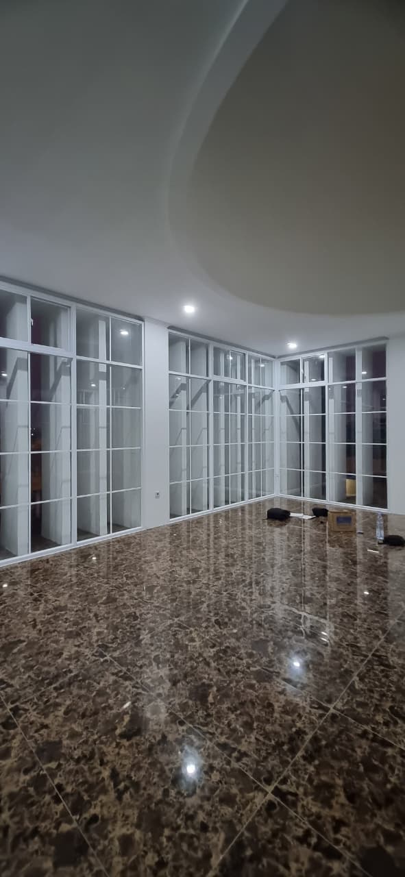 Partisi Kaca Full Ornamen